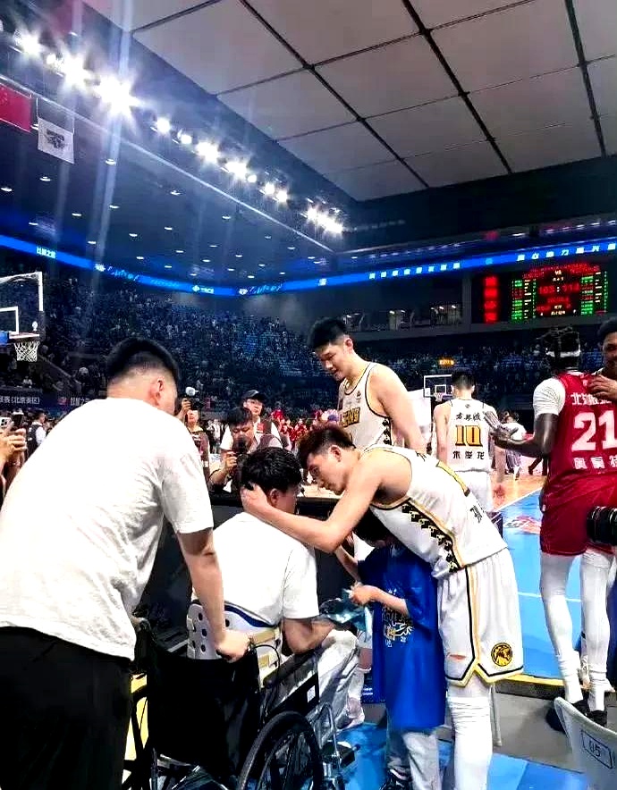 激情四射!球场上的激烈对抗引人入胜!的简单介绍 激情四射!球场上的激烈对抗引人入胜!的简单介绍