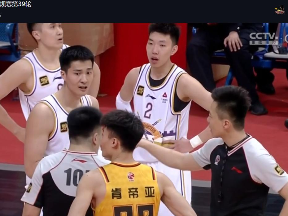 江苏男篮客场对阵四川队，东西部对决的简单介绍