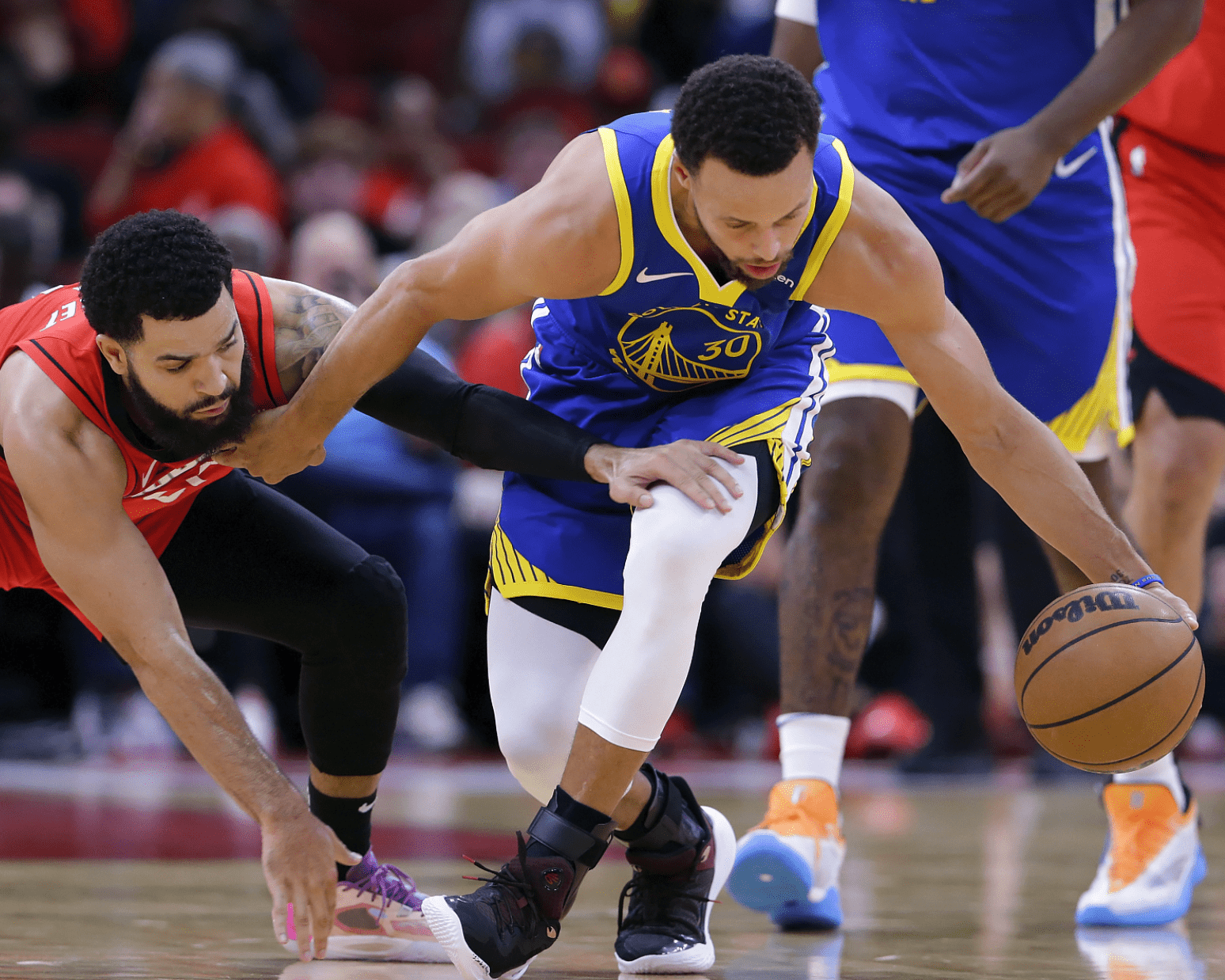 火箭客场惨败,面临两连败困境 火箭客场惨败,面临两连败困境