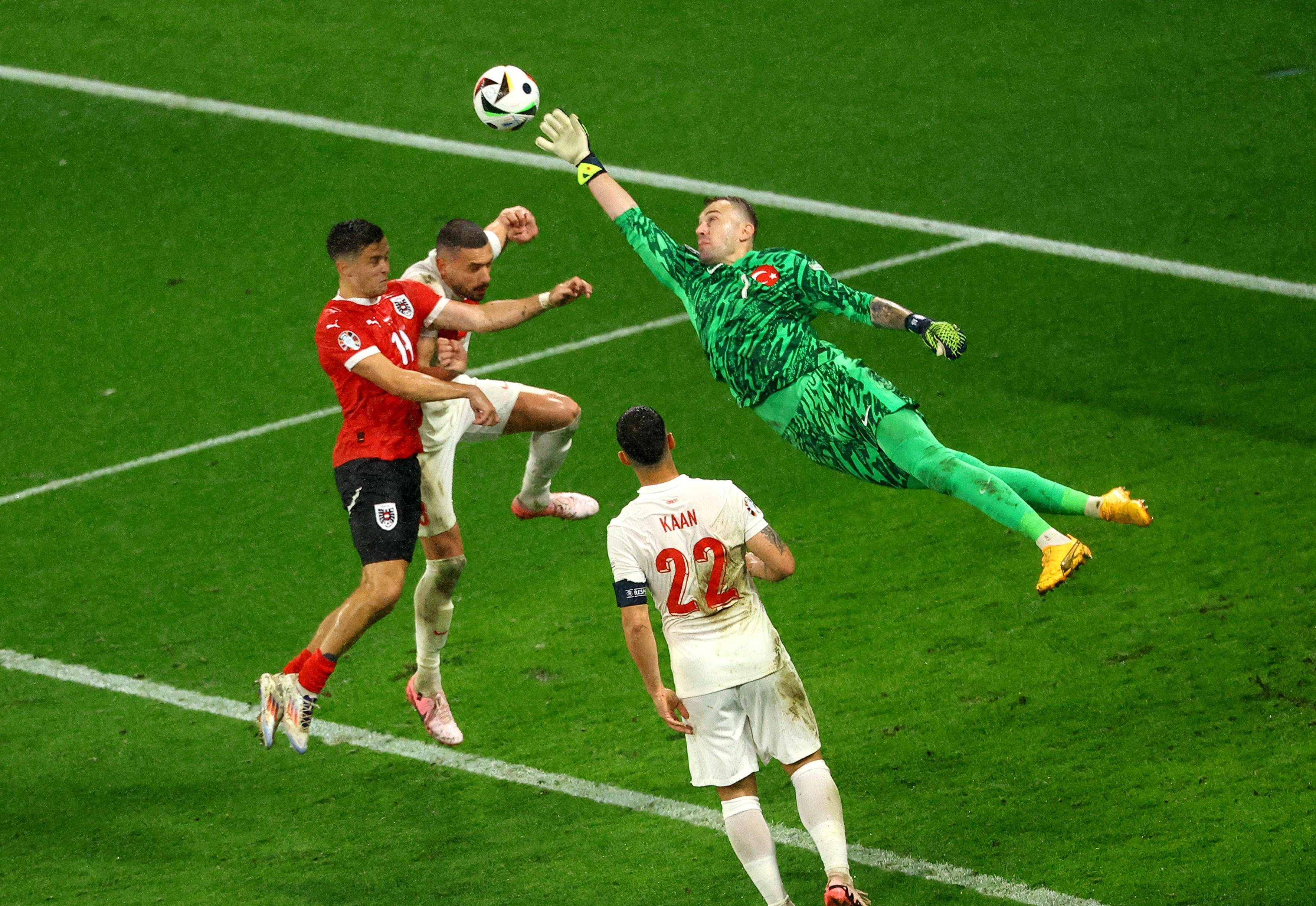 奥地利球队备战欧锦赛半决赛,士气高涨 奥地利球队备战欧锦赛半决赛,士气高涨