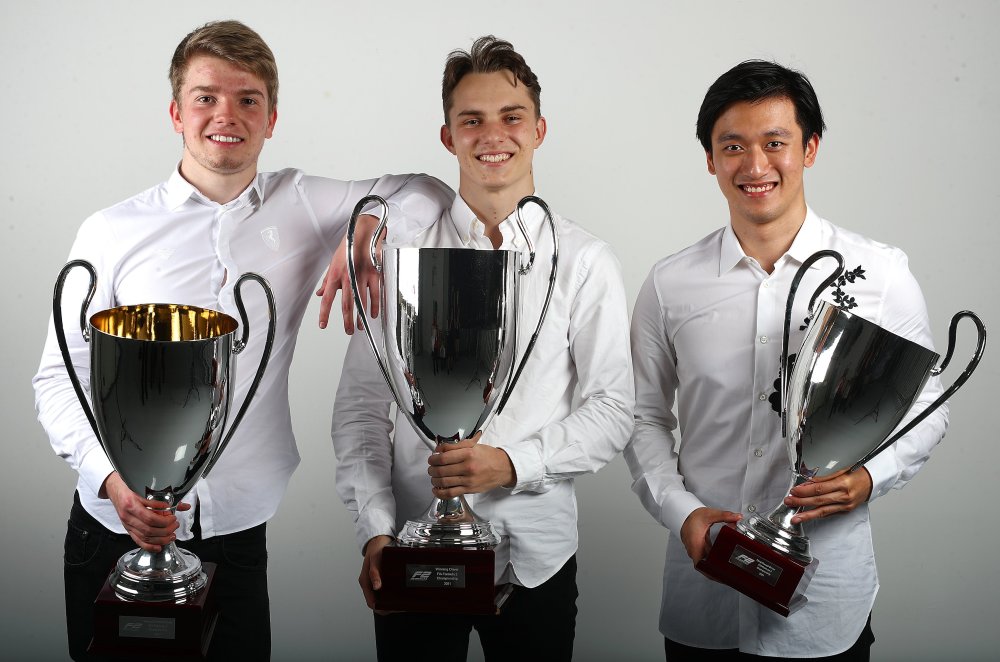 阿斯顿马丁险胜迈凯伦，皮亚斯特里带队取胜