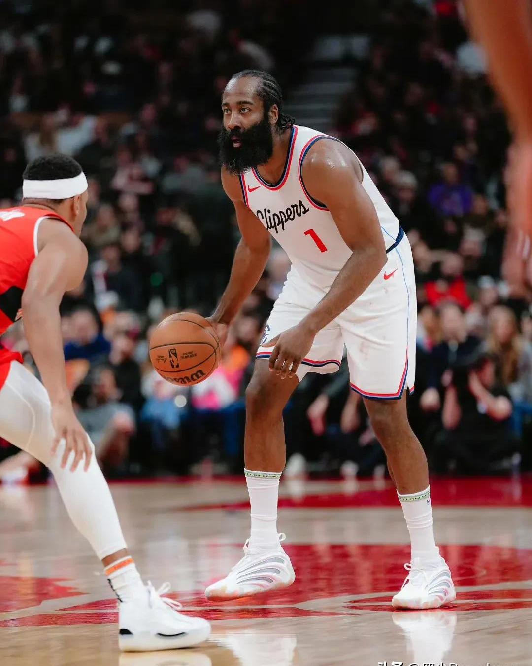 火箭险胜湖人,哈登统治全场 火箭险胜湖人,哈登统治全场