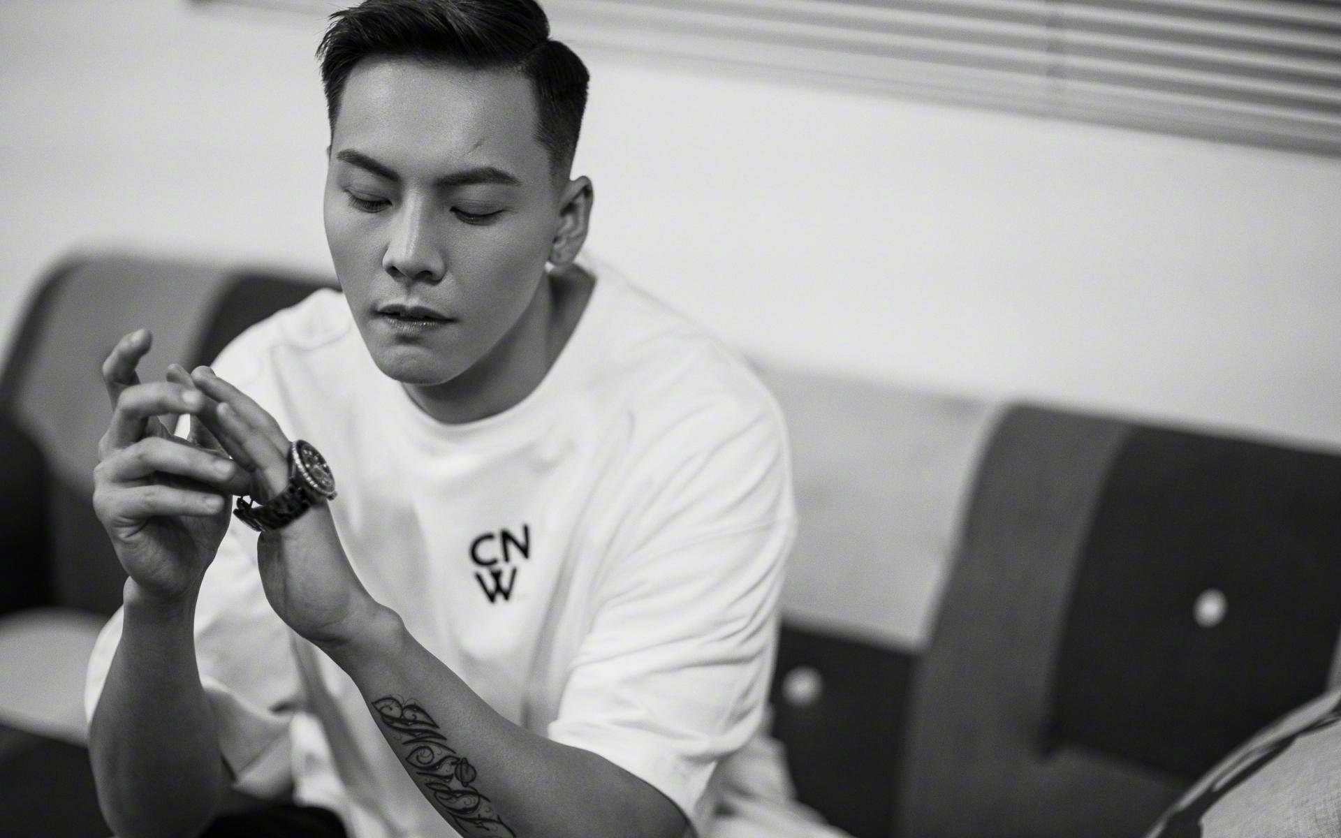 时空交错的竞技场,F1揭幕战之夜与富安健洋的满分答卷